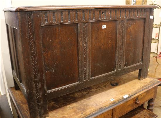 An oak coffer, 123cm wide